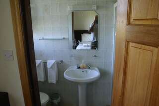 Отели типа «постель и завтрак» Portarra Lodge Guesthouse Moycullen Двухместный номер с 2 отдельными кроватями-2